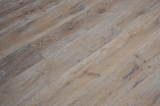  회색 천연 화이트 오크 원목 + 바닥재를 착용했습니다.  미국에서 뜨거운 판매.  고민된 오크 엔지니어링 나무 바닥재